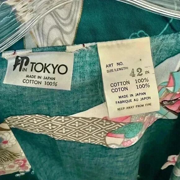 Vintage Kimono from FP Tokyo. Fits like a Med. stunning color looks brand new. - Picture 10 of 10